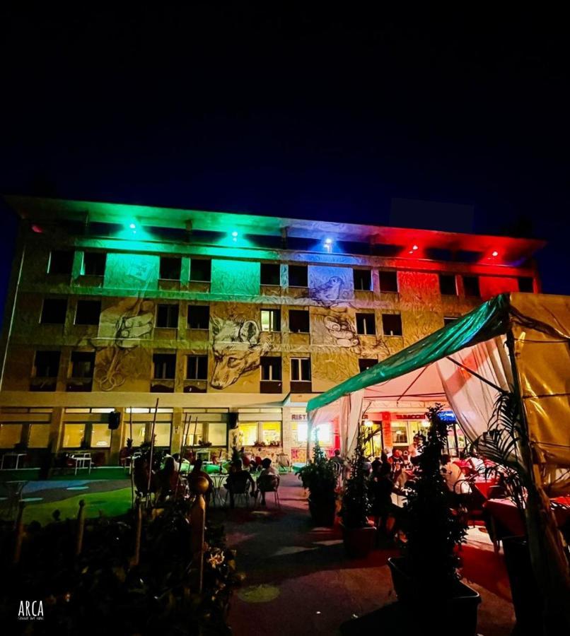 Lh Hotel Arca Street Art Spoleto Exterior photo